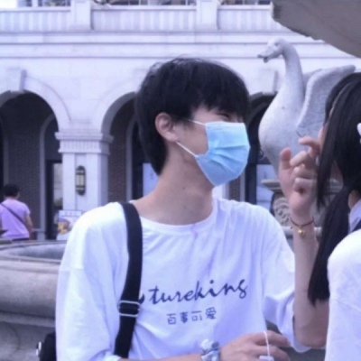 qq头像戴口罩情侣一对,高清戴口罩的情侣头像真人图片