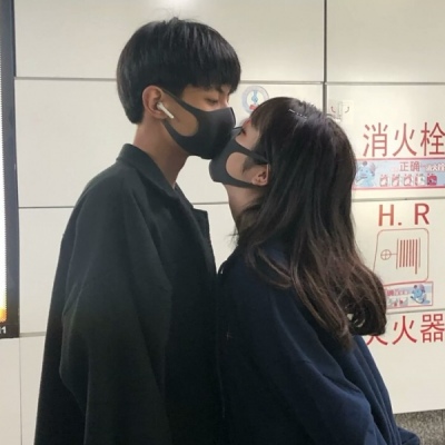 qq头像戴口罩情侣一对,高清戴口罩的情侣头像真人图片