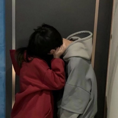 2020最潮情头真人,高清潮流情头像情侣双人两张图片