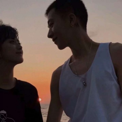情侣头像恩爱一对,高清好看的情侣头像甜蜜一对两张图片
