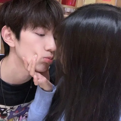情头真人两张配对,高清好看的情侣头像真人甜蜜一对两张图片