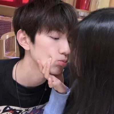 情头真人两张配对,高清好看的情侣头像真人甜蜜一对两张图片