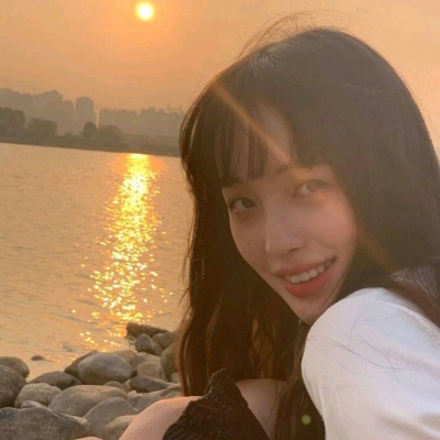 高清新潮的真人情头一男一女分开图片 真人情侣图像