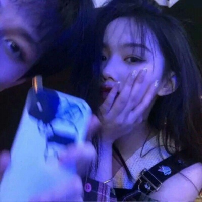 高清新潮的真人情头一男一女分开图片 真人情侣图像