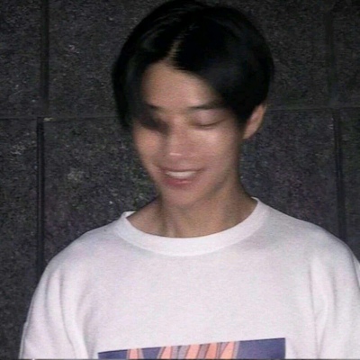 高清新潮的真人情头一男一女分开图片 真人情侣图像