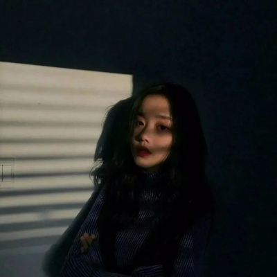 高清黑色系伤感情头一男一女图片
