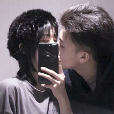 高清甜蜜的微信双人情头两张图片 情侣头像高清真人一对