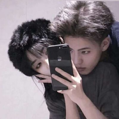 高清甜蜜的微信双人情头两张图片 情侣头像高清真人一对