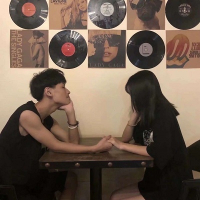 高清真人头像情侣一对两张复古图片 情侣复古风头像