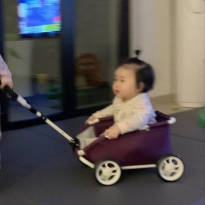 高清一对两张的萌娃照片可爱情头图片 小萌娃超可爱情头