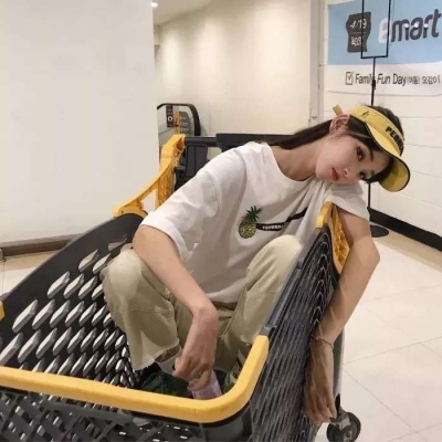高清一男一女的微信情侣头像搞怪逗比图片 微信搞怪情侣头像