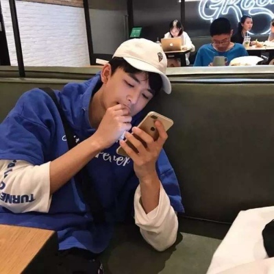 高清一男一女的微信情侣头像搞怪逗比图片 微信搞怪情侣头像