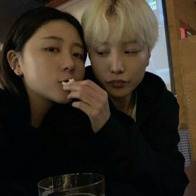 高清一对两张的伤感个性真人情侣头像图片 真人伤感情侣头像