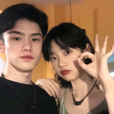 高清一对两张的双人情侣头像甜蜜真人图片