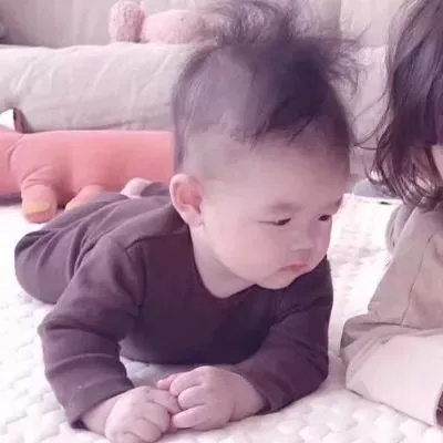 高清一对两张的萌娃情侣亲吻头像图片 萌孩亲吻头像