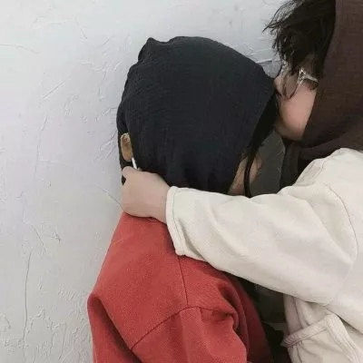 高清一对两张的萌娃情侣亲吻头像图片 萌孩亲吻头像