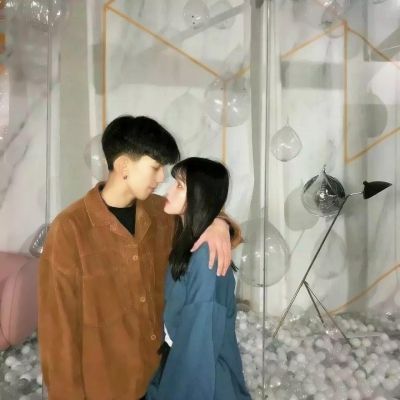 qq真人情侣头像两张一对两张图片