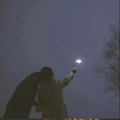 情头一男一女高冷背影,高清一对两张的情头单人背影图片