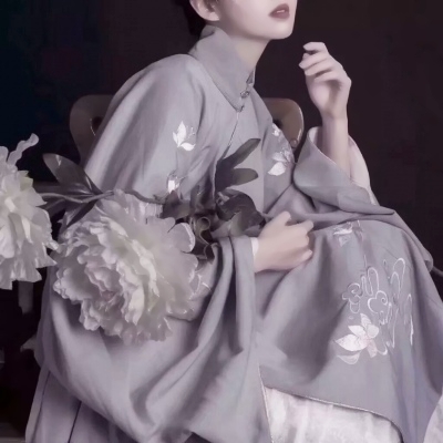 情侣一男一女的头像,高清好看的分开情侣头像一男一女图片