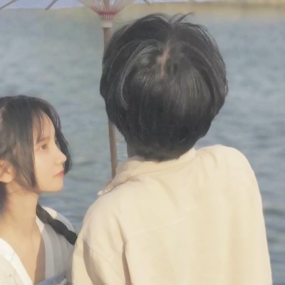 情侣一男一女的头像,高清好看的分开情侣头像一男一女图片