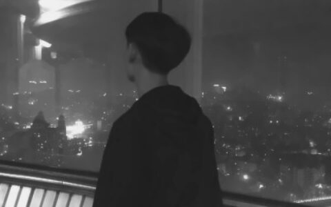 高清好看的真人情侣头像清新两张图片 情侣头像分开一人一半真人