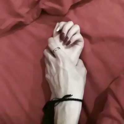 高清恩爱的唯美手控情侣头像一对两张图片 唯美手控情头