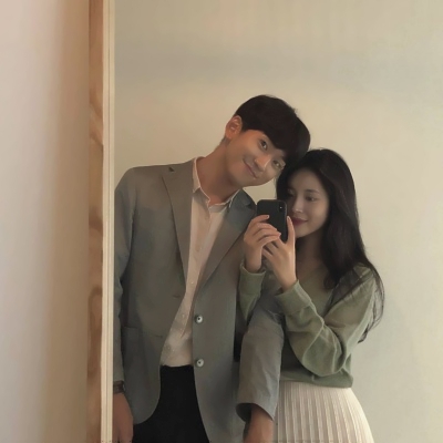 韩风潮流情侣高调又甜蜜 真人韩系唯美情侣头像一对两张图片