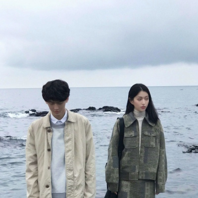 韩风潮流情侣高调又甜蜜 真人韩系唯美情侣头像一对两张图片