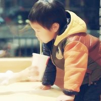 可爱情侣头像小孩子欧美的图片 欧美小孩情侣头像一左一右两张
