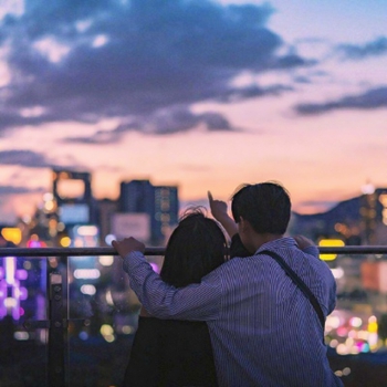 夕阳下的背影真幸福 情侣头像唯美浪漫背影