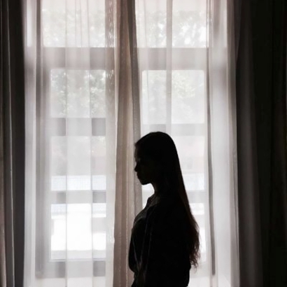 高清单人的情头一对两张背影黑白图片 情侣头像黑白背影侧脸