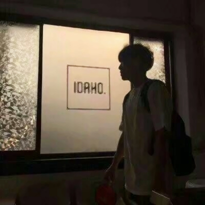 高清单人的情头一对两张背影黑白图片 情侣头像黑白背影侧脸