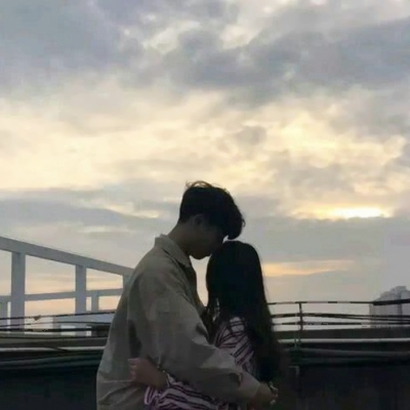 天空下唯美的情侣背影或侧脸头像图片 唯美风景情侣头像