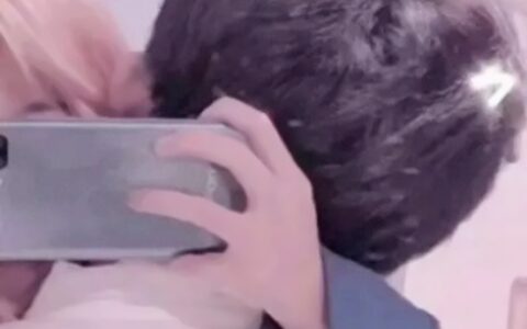 情侣头像粉色一男一女图片