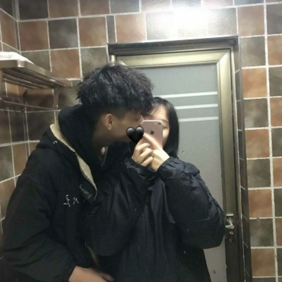 高清甜蜜的情侣头像kiss一对两张图片 接吻情头真人两张