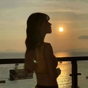 高清分开的唯美情侣头像一左一右图片 情侣头像左一右唯美