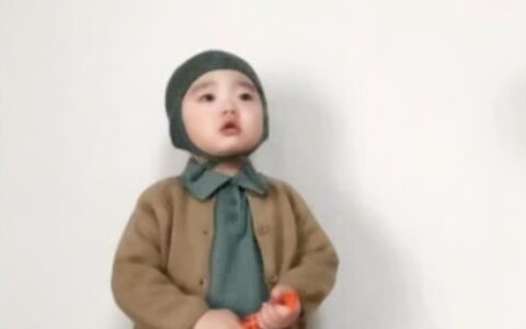 高清一左一右的超萌小孩情侣头像图片 情侣头小孩子一左一右