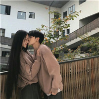 恩爱甜蜜的霸气接吻情侣头像一对两张图片 情侣头像亲吻一对两张