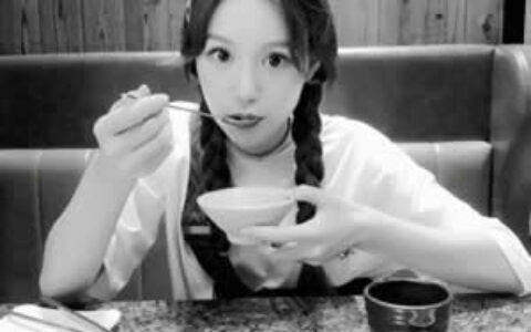 高清单人的侧脸情侣头像一张一人图片 侧面情侣头像一对两张