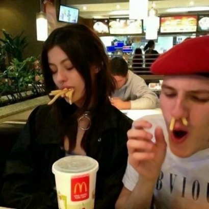 高清好看的欧美情头像双人两张图片 情侣头像欧美风格