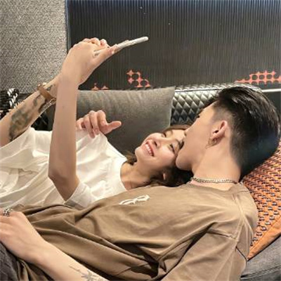 温柔又亲密的情侣头像 超级精致又非常优质的好看情侣头像
