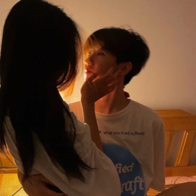 最新热门又很甜蜜的一男一女情头 恋恋不忘幸福又甜蜜的情头