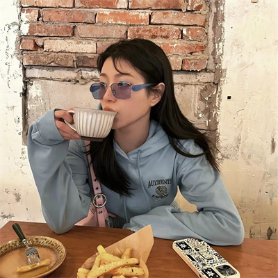 有质感好看又撩人的qq情侣头像 很有感觉的真人情侣头像一男一女