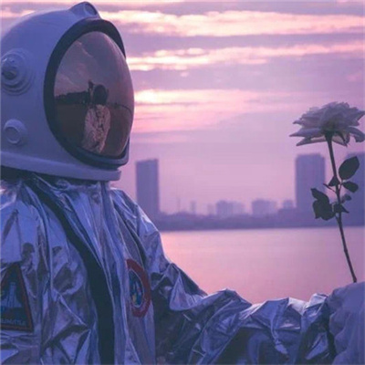 抖音很火的唯美太空人情侣头像 宇航员系列情侣头像一左一右
