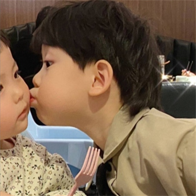 2022很流行的情侣头像一男一女 精选优质好看的超可爱萌娃情头