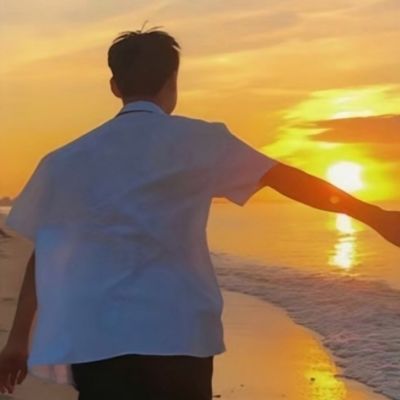 很甜蜜情侣头像真人超甜两张 情头2022不常见但很宠溺的单人情头