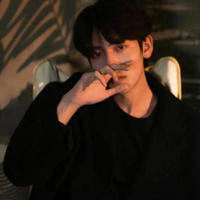 阳光一点的气质男头合集 阳光的又很帅气的精致男生头像