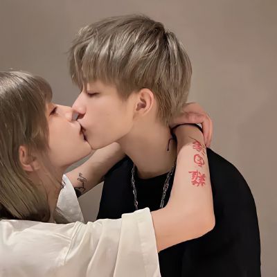 浪漫情头一对两张高清唯美图片 真人甜蜜可爱情侣双人头像图片