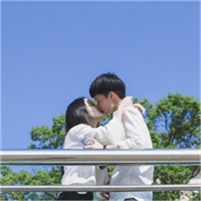 超甜情头一对两张高清图片大全 女生和男生接吻微信头像图片