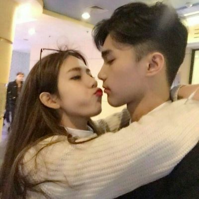 唯美情侣高清浪漫头像图片 情侣头像超甜接吻两人真人